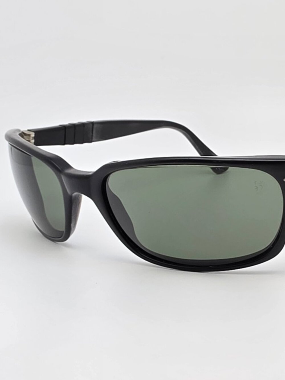 Persol 2521-S Black Frame Green Mineral Glass Lens Sunglasses Italy 57-18-130